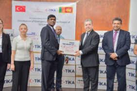 TİKA, Sri Lanka'daki sel mağdurlarına yardım malzemesi ulaştırdı