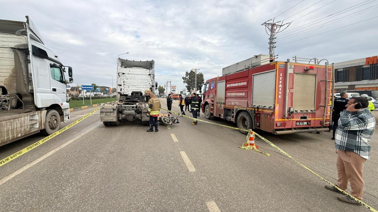 Tırın çarptığı motosikletteki anne ve bebeği öldü, 3 kişi yaralandı