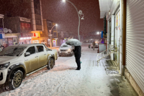 VanBahçesaray kara yolunda ulaşıma kar engeli