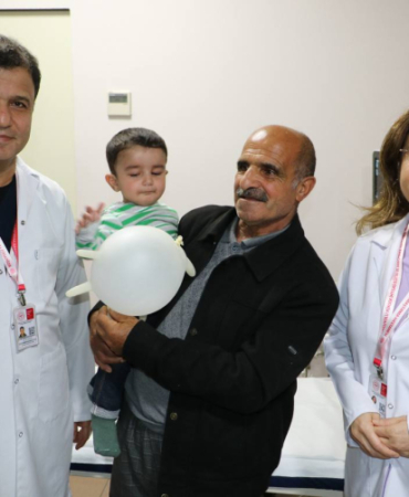 Yarım kalple doğan bebek mucizeyi başardı