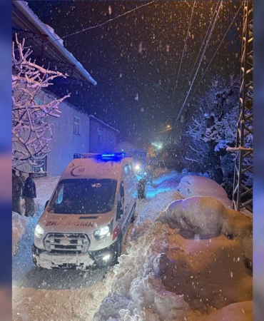 112 ekiplerinden zorlu kış şartlarında sağlık seferberliği