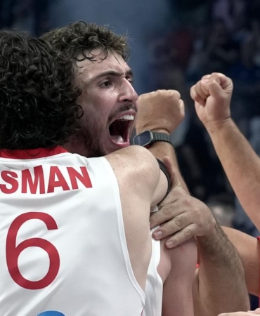 '12 Dev Adam' yarı final için sahaya çıkıyor