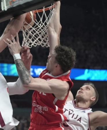 12 Dev Adam yarı final maçına çıkıyor