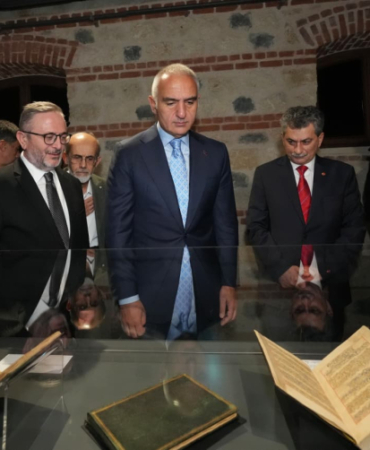 700 yıllık yazma eserler İstanbul'da bir araya geldi