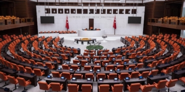 AK Parti'nin TBMM'deki sandalye sayısı 272'e yükseldi