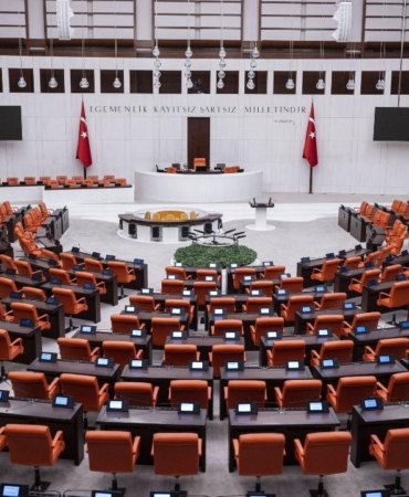 AK Parti'nin TBMM'deki sandalye sayısı 272'e yükseldi