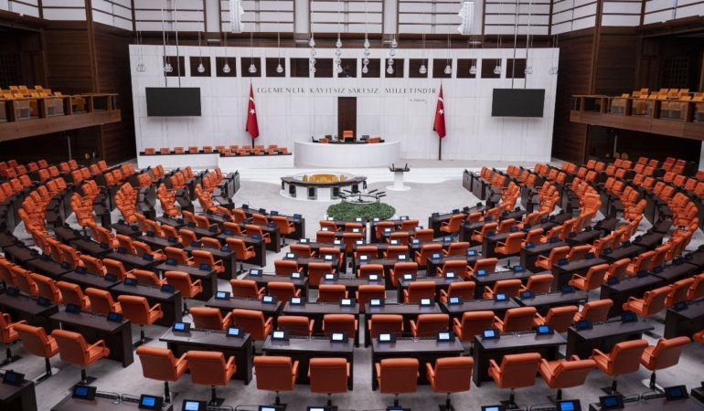 AK Parti'nin TBMM'deki sandalye sayısı 272'e yükseldi