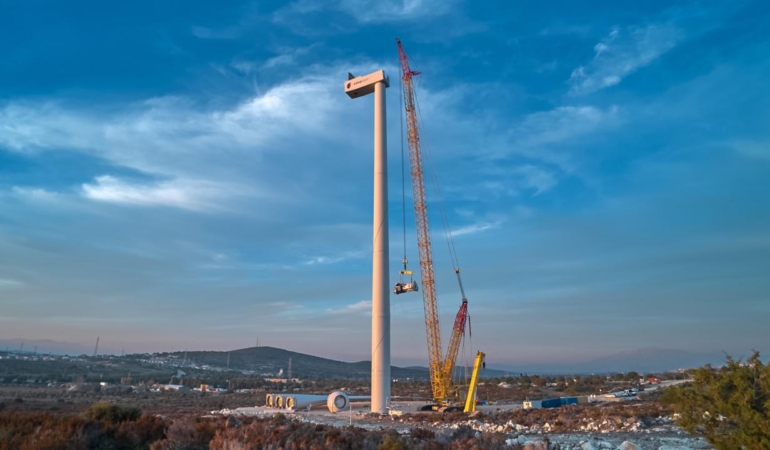 Alaçatı'daki verimsiz rüzgar türbinleri yerini 2 yerli dev güce bırakıyor