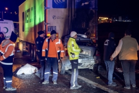 Ankara'da tıra çarpan otomobilin sürücüsü hayatını kaybetti