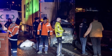 Ankara'da tıra çarpan otomobilin sürücüsü hayatını kaybetti