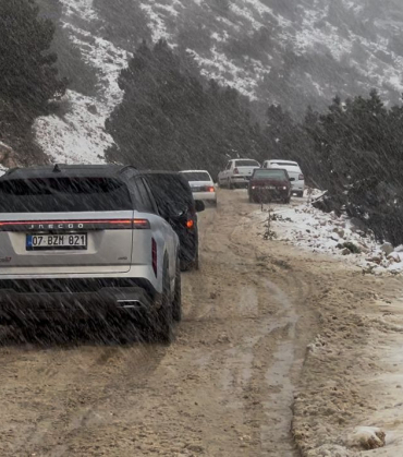 Antalya'nın yüksek kesimlerine kar yağdı