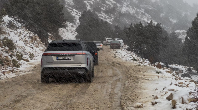 Antalya'nın yüksek kesimlerine kar yağdı