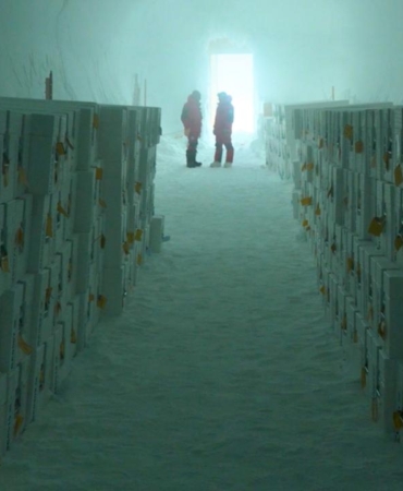 Antarktika'da dünyanın ilk buzul sığınağı açıldı