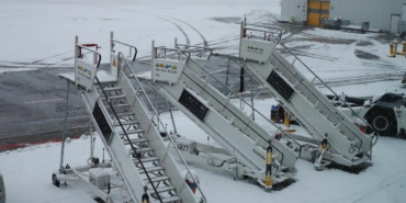 Avrupa'da zorlu kış şartları nedeniyle yüzlerce uçuşta iptal ve gecikme yaşanıyor