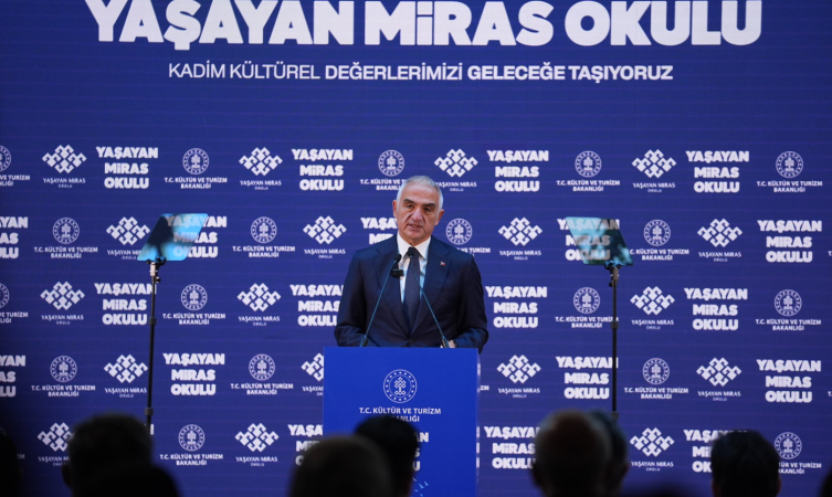 Bakan Ersoy: Yaşayan Miras Okulunu Ankara'da pilot olarak başlatıyoruz