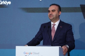 Bakan Kacır: 10 milyar dolarlık veri merkezi ve yapay zeka yatırımını harekete geçireceğiz