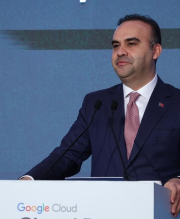 Bakan Kacır: 10 milyar dolarlık veri merkezi ve yapay zeka yatırımını harekete geçireceğiz
