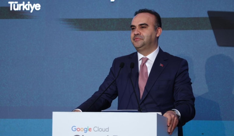 Bakan Kacır: 10 milyar dolarlık veri merkezi ve yapay zeka yatırımını harekete geçireceğiz
