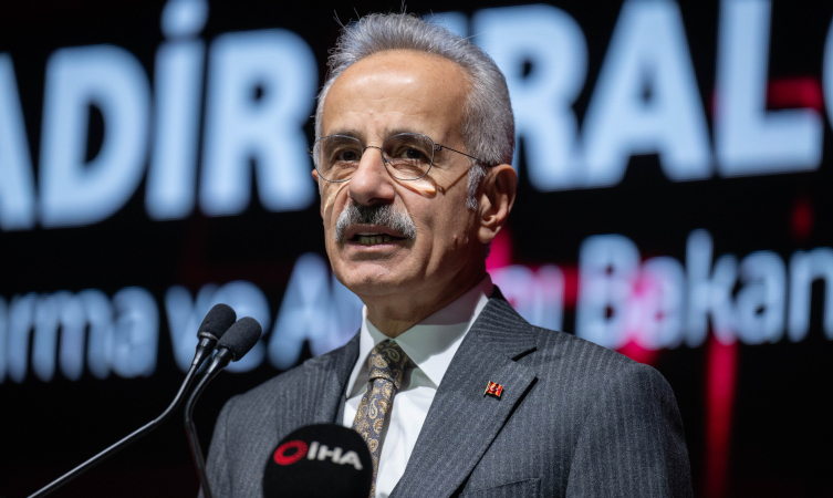 Bakan Uraloğlu: 5G ihalesiyle 3 milyar 534 milyon dolar gelir elde ettik