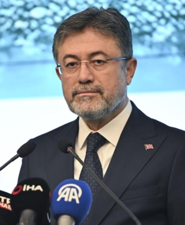 Bakan Yumaklı: Laf cambazlıklarınız beceriksizliklerinizi örtmüyor