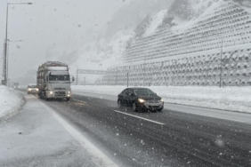 Bolu Dağı geçişinde kar etkili oluyor