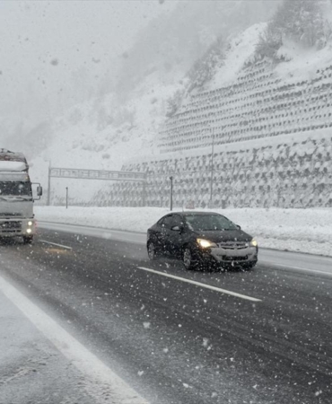 Bolu Dağı geçişinde kar etkili oluyor