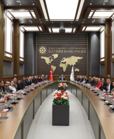 Burhanettin Duran: Gazeteciler tarihin yazılışına tanıklık ediyor