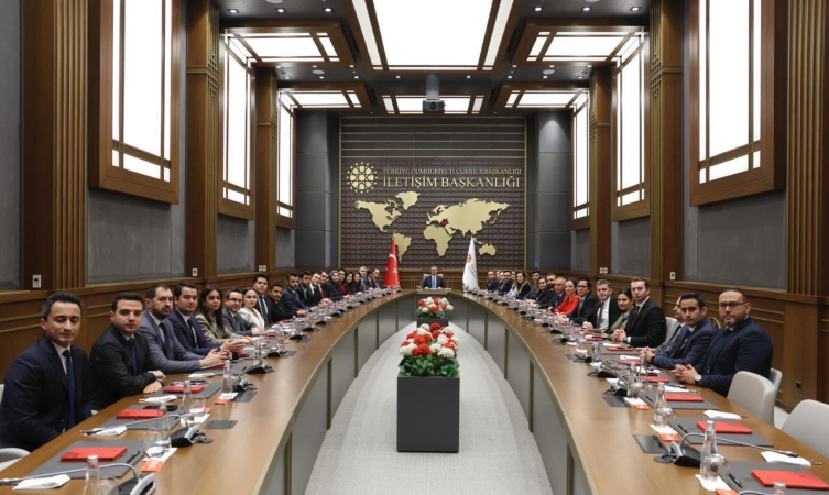 Burhanettin Duran: Gazeteciler tarihin yazılışına tanıklık ediyor