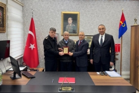 Bursalı çiftçi 70 milyon TL'lik mal varlığını jandarmaya bağışladı