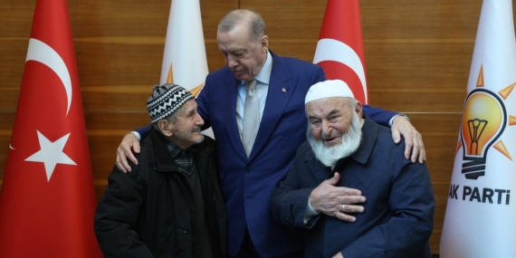 Cumhurbaşkanı Erdoğan, Düzce'den gelen vatandaşlarla görüştü