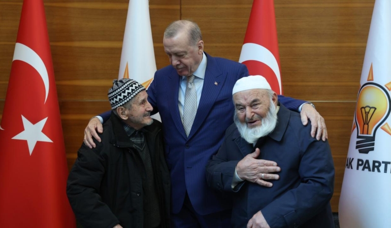 Cumhurbaşkanı Erdoğan, Düzce'den gelen vatandaşlarla görüştü