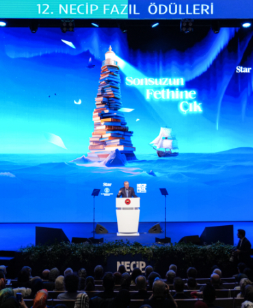 Cumhurbaşkanı Erdoğan: Türkiye kendisine zorla giydirilen elbiseyi yırtıp atıyor