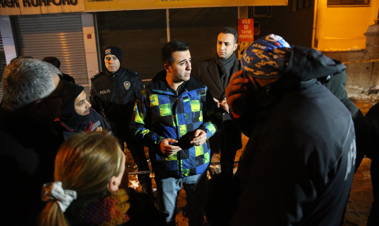 Diyarbakır'da binanın kolonu patladı