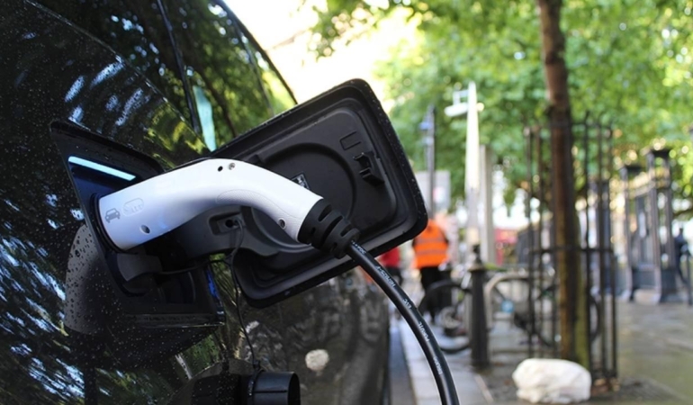 Dünyada 2025'teki elektrikli araç satışları 20,7 milyonla rekor kırdı