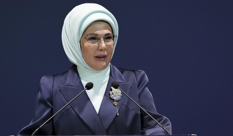 Emine Erdoğan: Görme engelli kardeşlerimizin mücadele ettikleri engelleri fark edelim