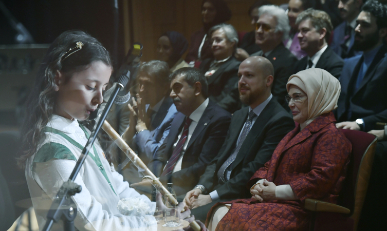 Emine Erdoğan: Sanat yaşadıkça insanlara dokundukça dünya da güzelleşir