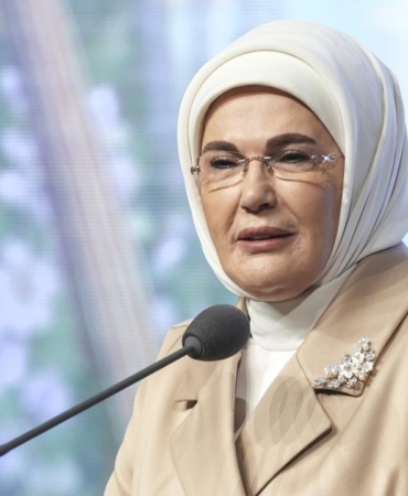 Emine Erdoğan'dan öğrencilere yarıyıl tatili tebriği