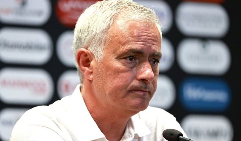 FENERBAHÇE HABERİ | Mourinho'nun ekibinde yaprak dökümü! 4 isim...