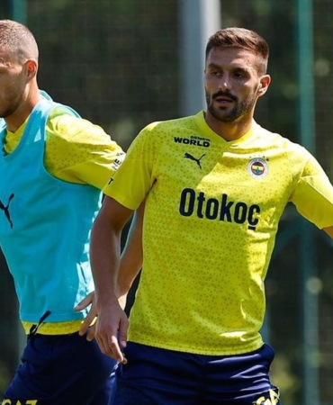 Fenerbahçe'ye veda eden Edin Dzeko İstanbul'dan ayrıldı