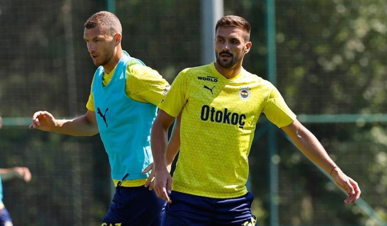 Fenerbahçe'ye veda eden Edin Dzeko İstanbul'dan ayrıldı