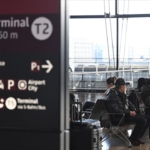 Frankfurt Havalimanında zorlu kış şartları nedeniyle uçuşlarda iptal ve gecikme yaşanıyor