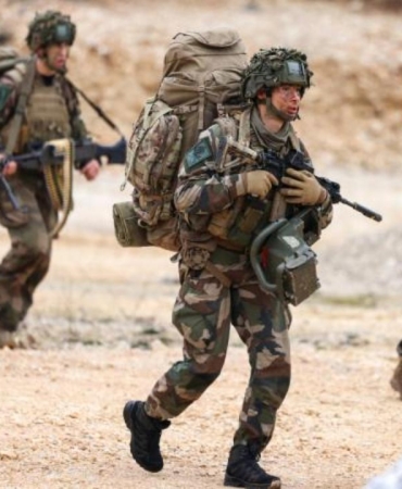 Fransa, müşterek tatbikatlara katılmak için Grönland'a asker gönderdi