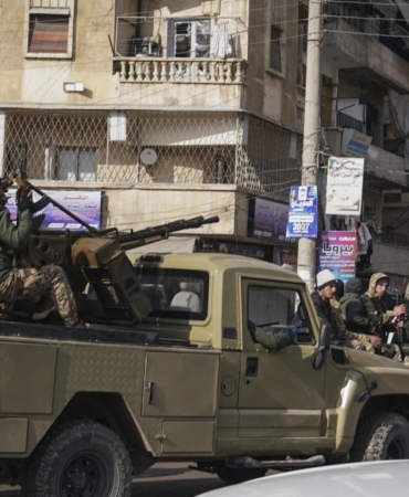 Halep'in Şeyh Maksud Mahallesi'nden patlama sesleri geldiği belirtildi