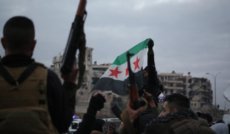 Halep'teki terör örgütü YPG'li son grup şehrin dışına tahliye ediliyor