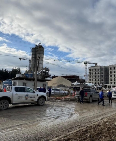 Hatay'da kanalizasyon hattına beton döken firmanın faaliyetleri durduruldu
