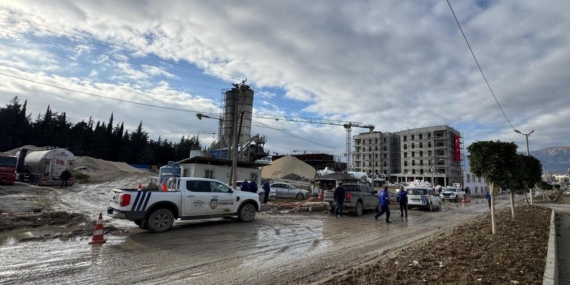 Hatay’da kanalizasyon hattına beton döken firmanın faaliyetleri durduruldu