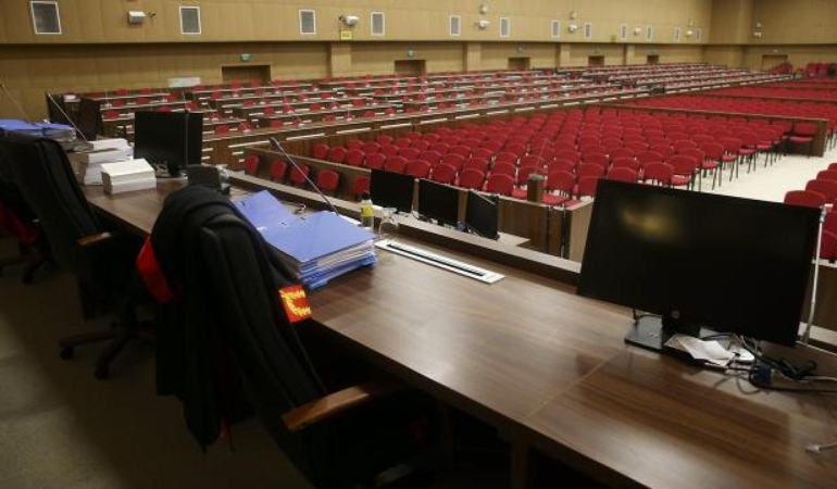 Husumetlisine ateş ederken yanındaki kişiyi öldüren sanığa 32,5 yıl hapis