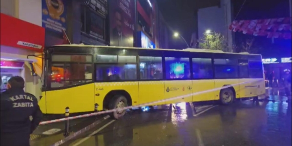 İETT otobüsü binaya çarptı: 6 yaralı