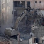 İşgalci İsrail, Batı Şeria'da Filistinlilere ait 3 evi yıktı