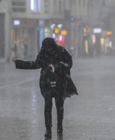İstanbul için fırtına ve sağanak uyarısı